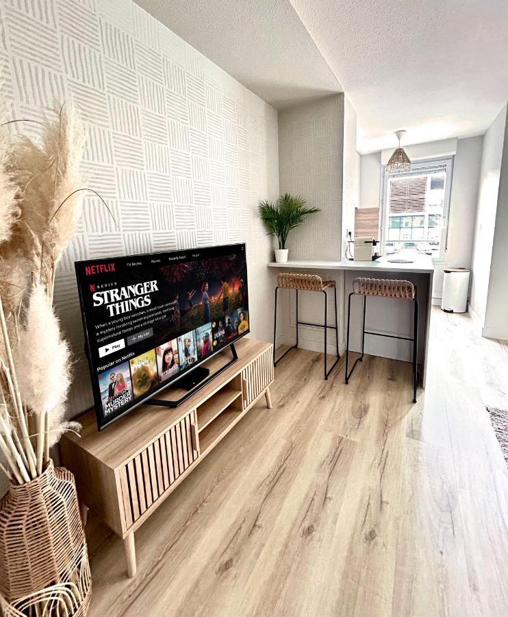 Ferienwohnung Modern 1 Bdr + Balcony + Free Parking + Ac + Pool L'Isle-d'Abeau Exterior foto